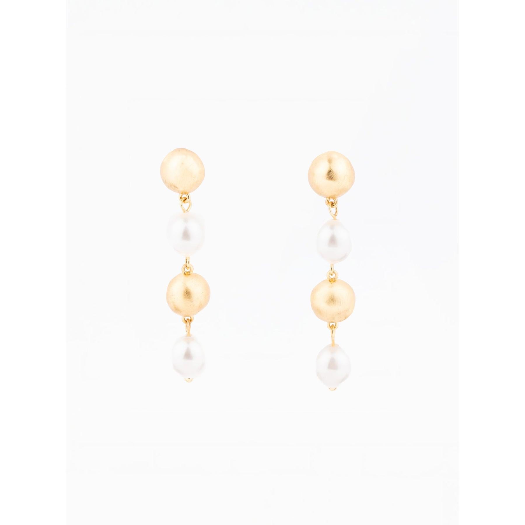 Modern Muse Pearl Earrings
